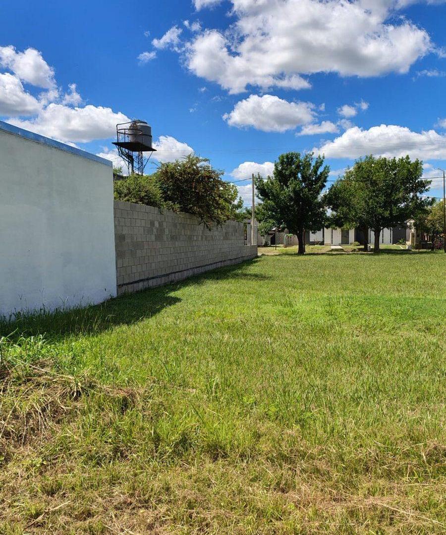 TERRENO DE GRANDES DIMENSIONES EN ZONA RESIDENCIAL