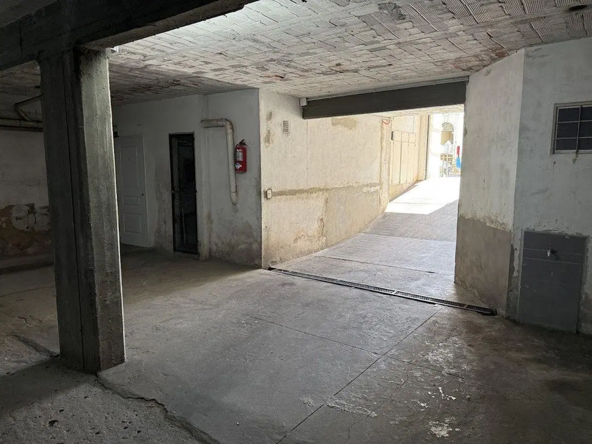 SE VENDE COCHERA A 50MTS DE BV 3