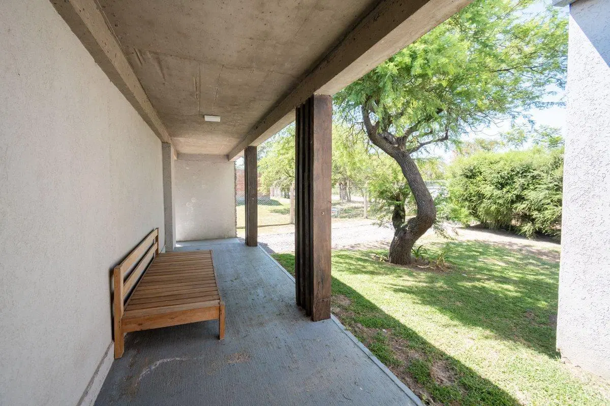 MODERNA CASA, CON 5 DORM, PILETA Y PARRILLA. 8