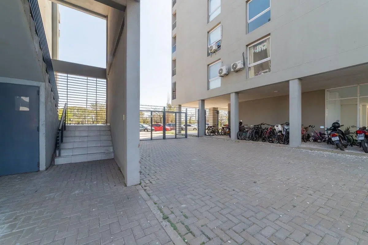 SE VENDE HERMOSO DUPLEX DE 3 DORMITORIOS 5