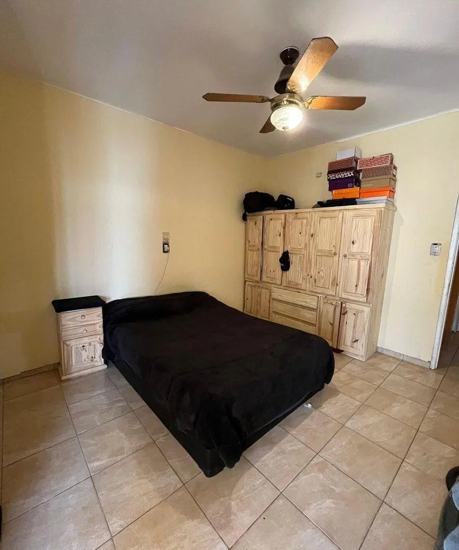 Venta casa 2 Dorm. Cochera y patio a mts de Av. 5