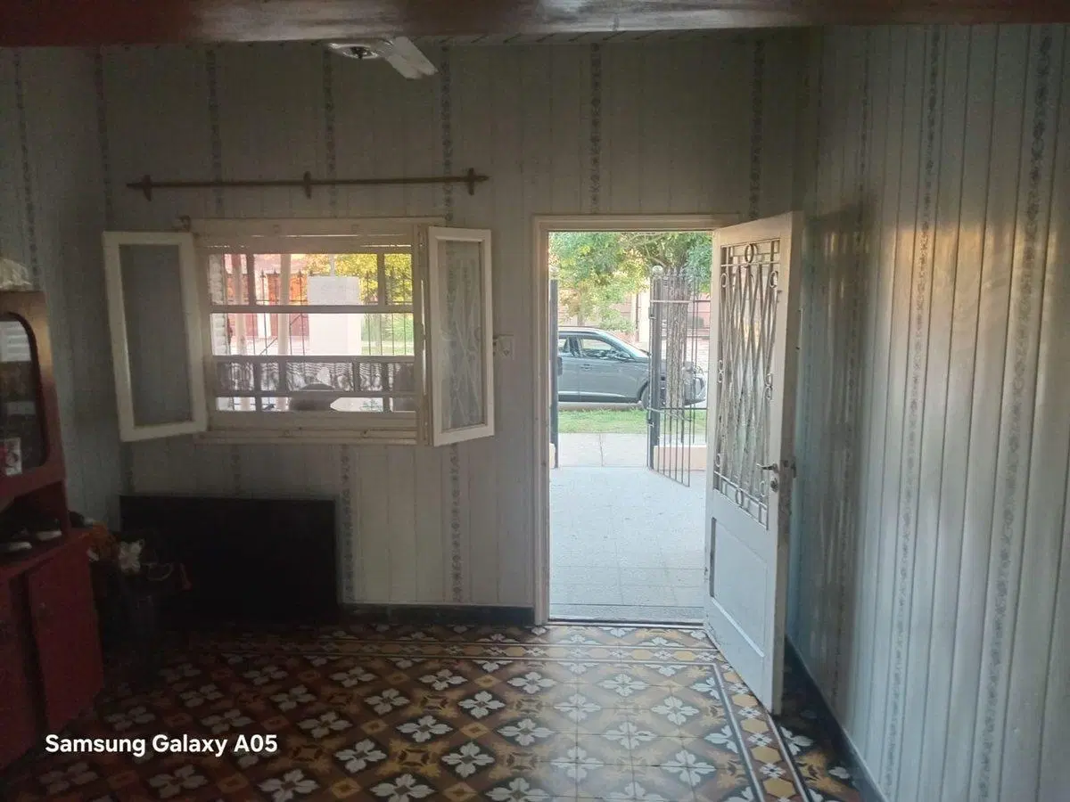 SE VENDE CASA 4 AMBIENTES-COCHERA-PATIO SECO-VERDE 3