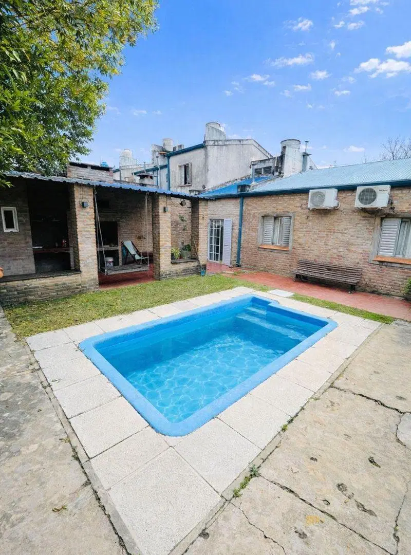 HERMOSA CASA A PASOS DEL HOSPITAL DE NIÑOS. 3