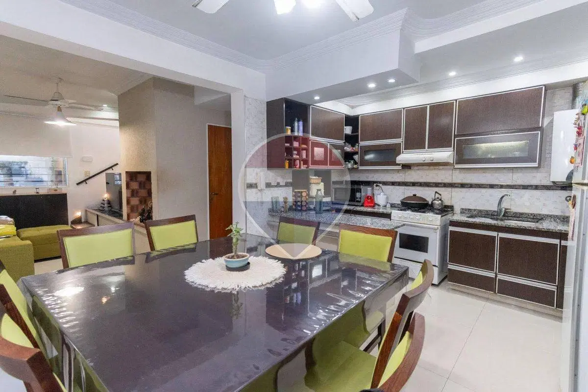 Duplex en venta de 2 dormitorios, patio y cochera 8