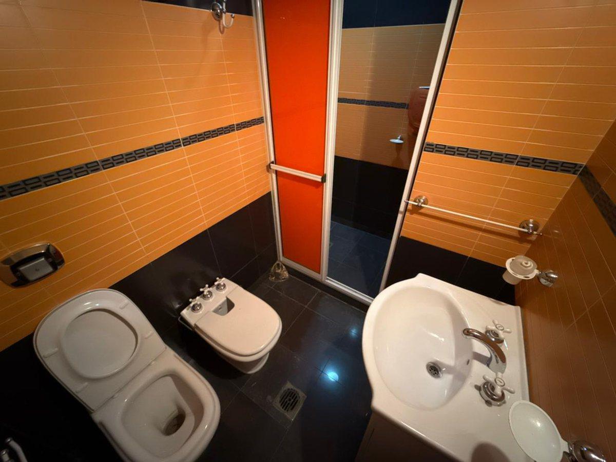 Foto de SE VENDE CASA 4 DORM, 2 COCHERAS M LOCAL COMERCIAL, imagen 4