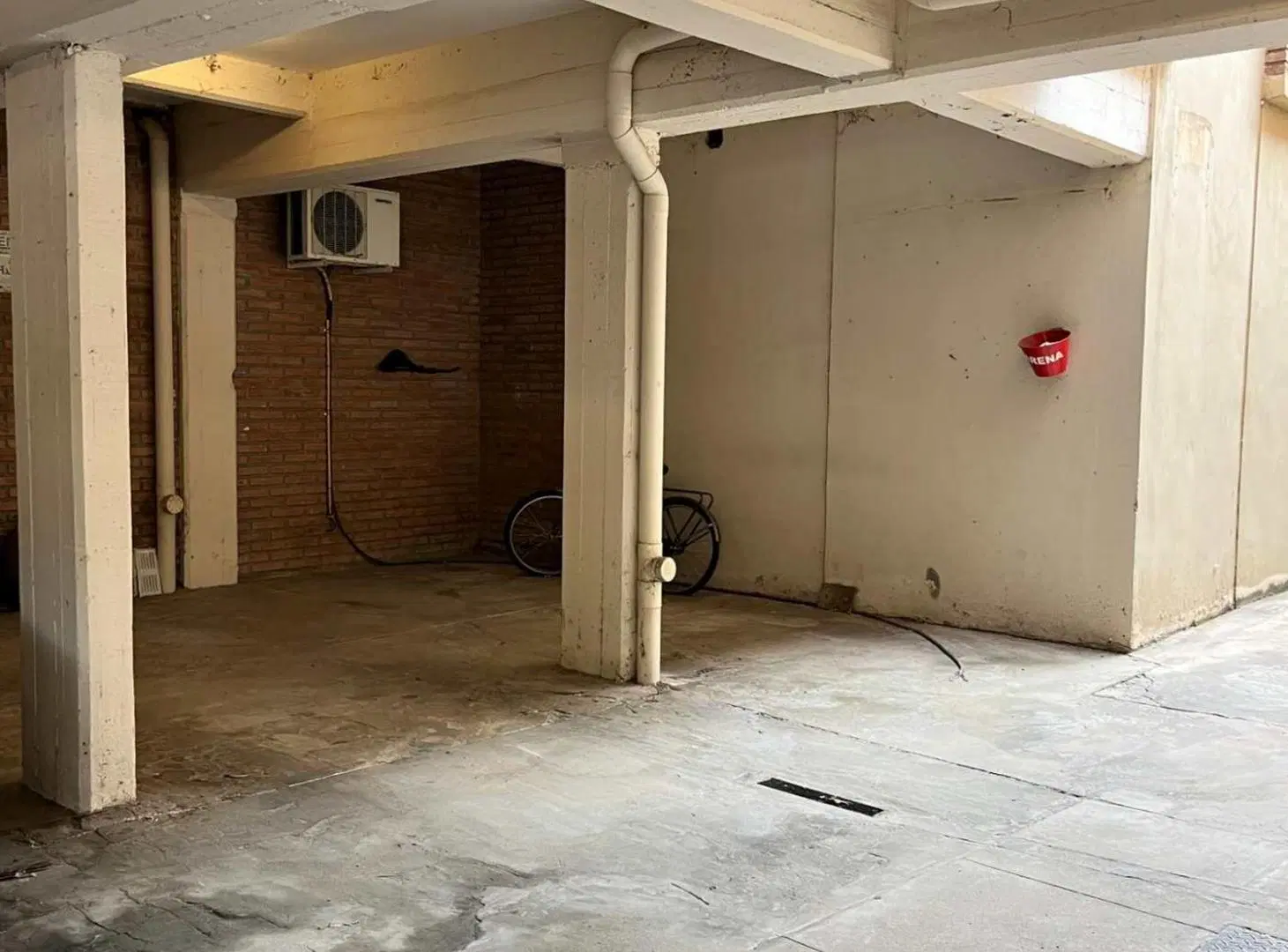 VENTA COCHERA en M. COMAS y S.MARTÍN, cercano a BV 2