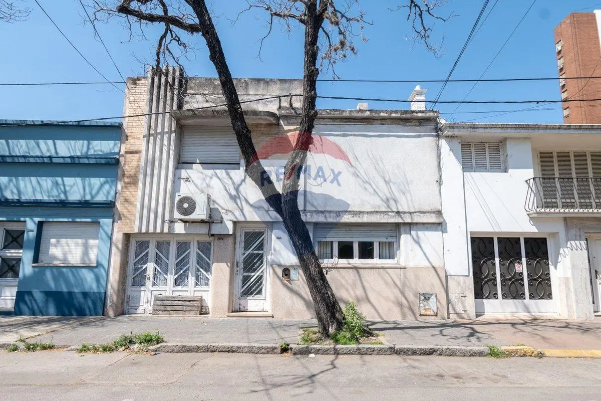 Casa en venta a 50 metros de Bv. Gálvez 2