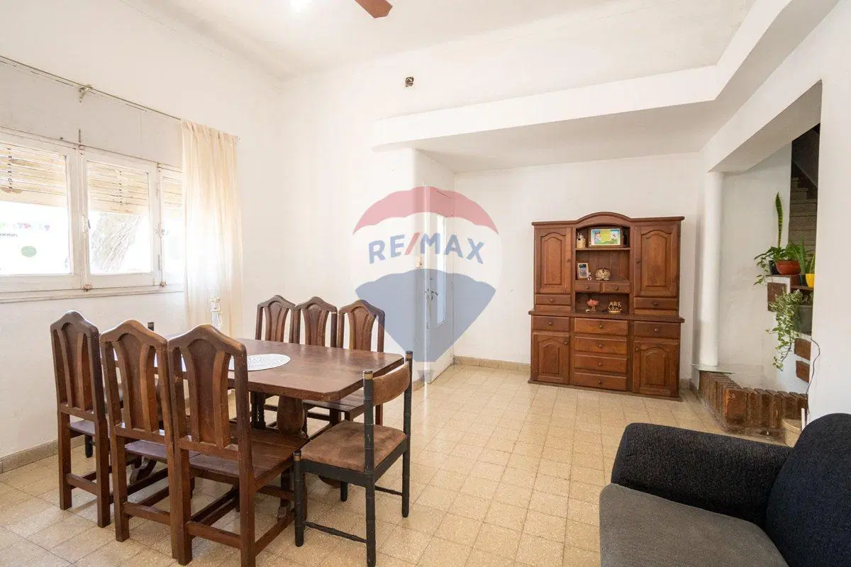 Casa en venta a 50 metros de Bv. Gálvez 4