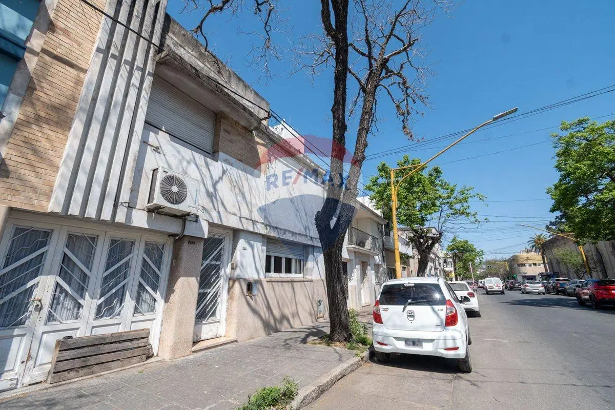 Casa en venta a 50 metros de Bv. Gálvez 8