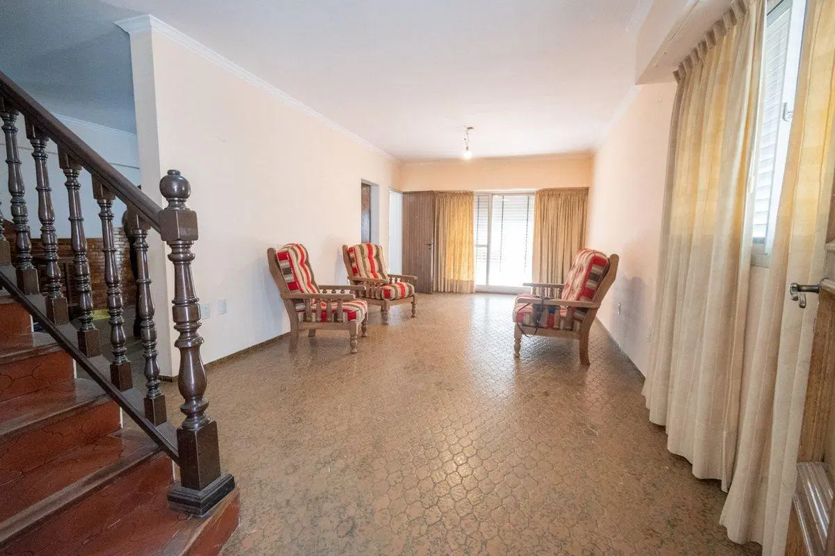 Casa de Categoría a 5 cuadras de BV Pellegrini. 2
