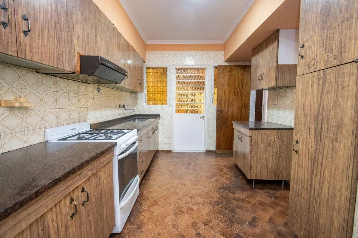 Casa de Categoría a 5 cuadras de BV Pellegrini. 5
