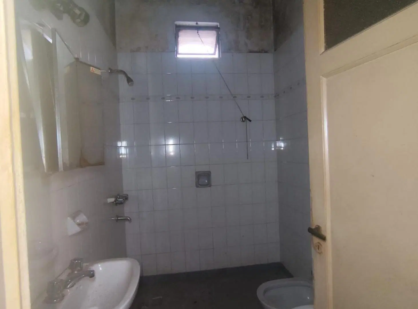 Casa 2 dormitorios con  gran terreno 4