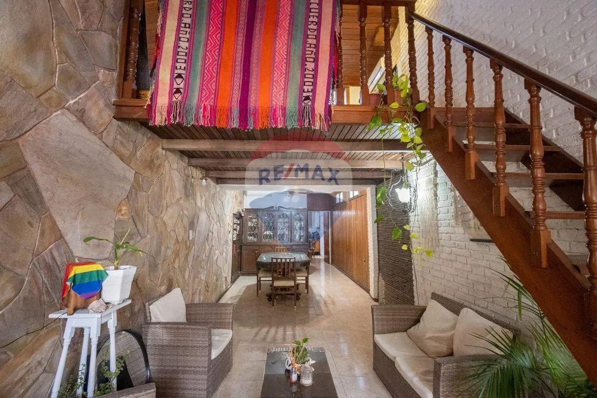 VENTA CASA A REFACCIONAR 8