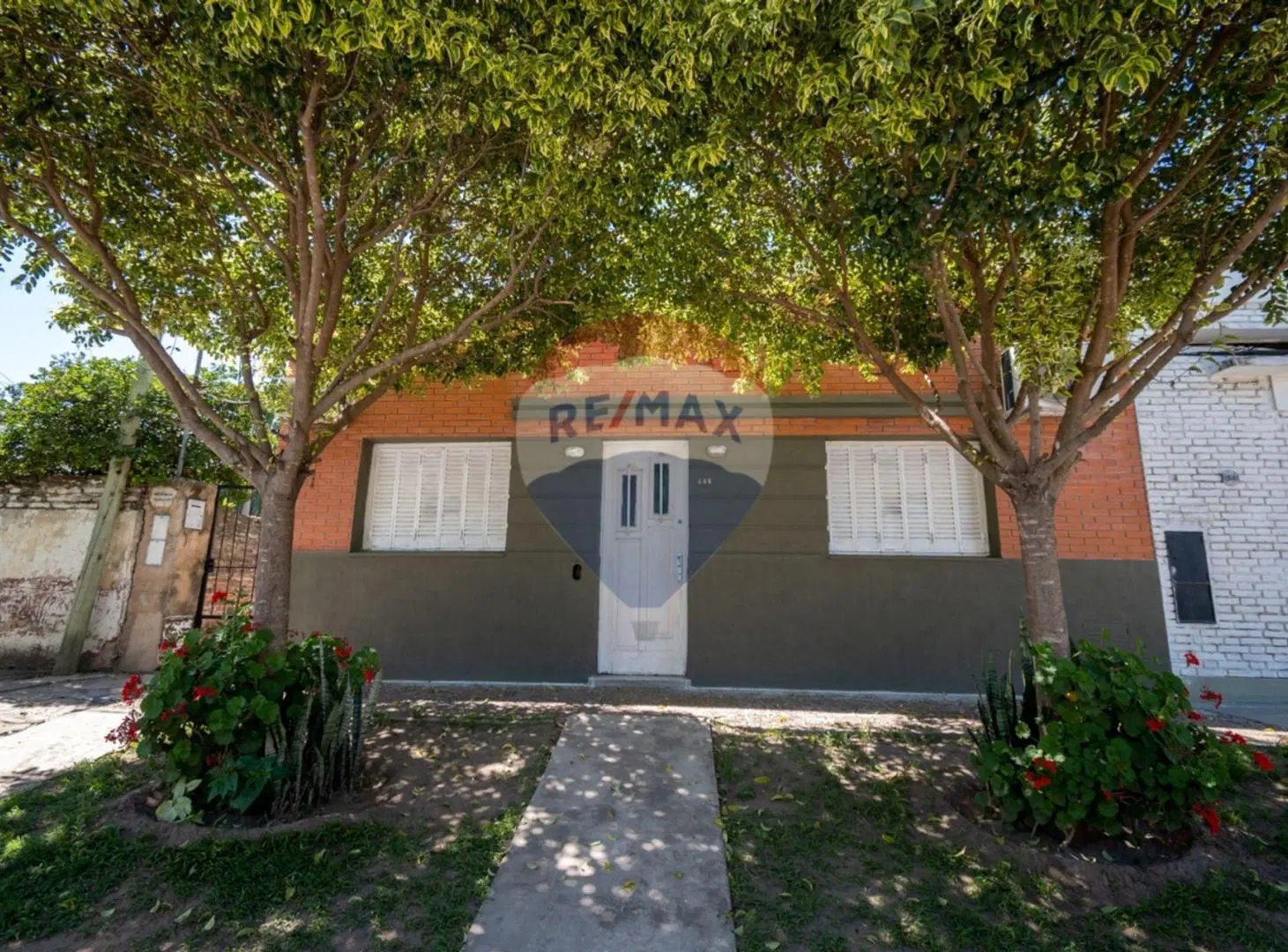 Casa en venta de 3 dormitorios y patio en zona sur 4