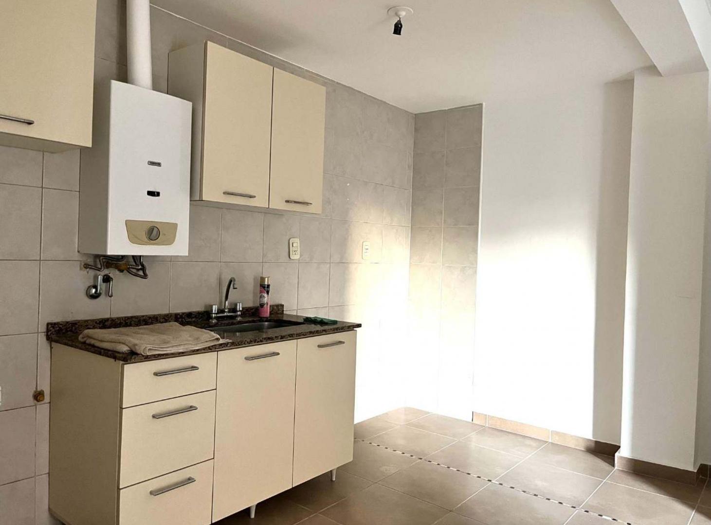 Foto de ALQUILER DPTO de 1 DORMITORIO a 2 CUADRAS de BV., imagen 1