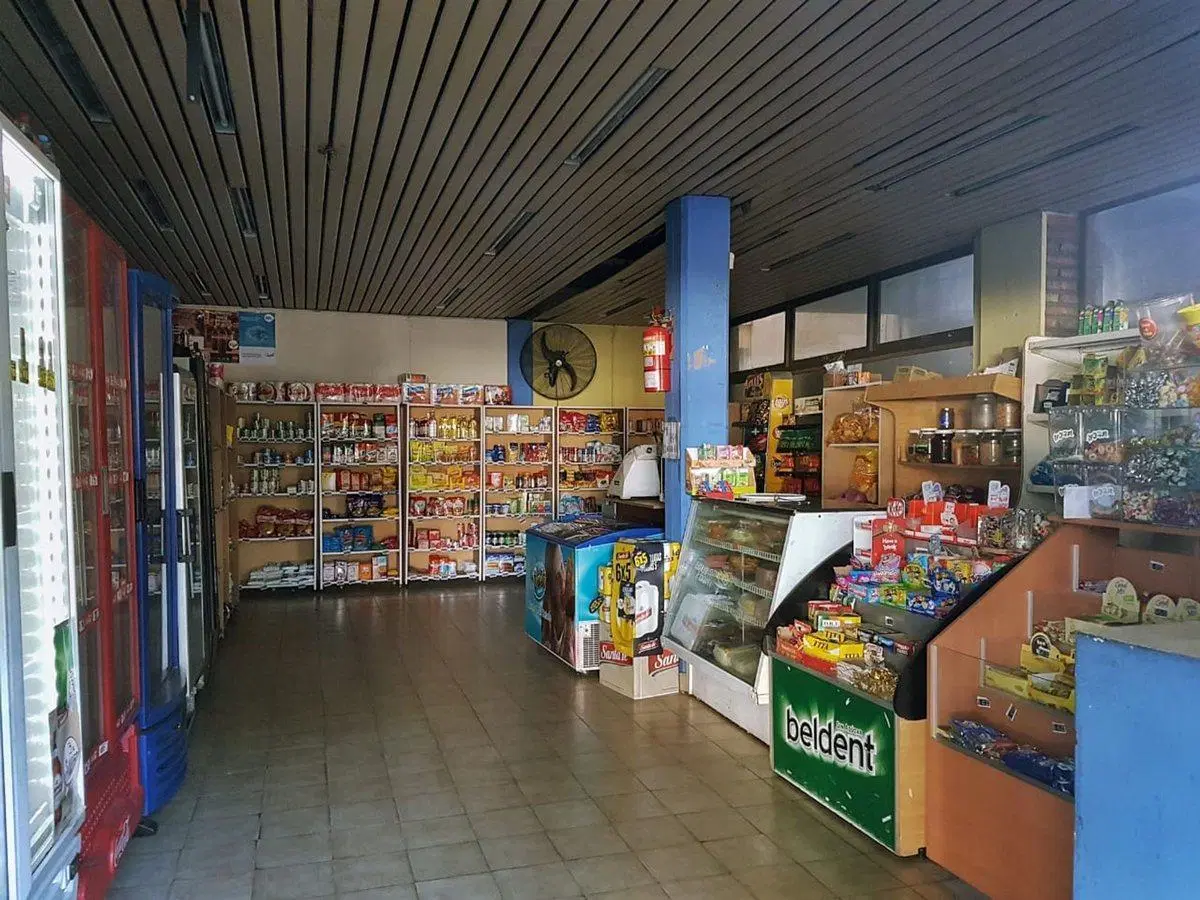 SE VENDE LOCAL COMERCIAL IDEAL PARA INVERSIÓN 2