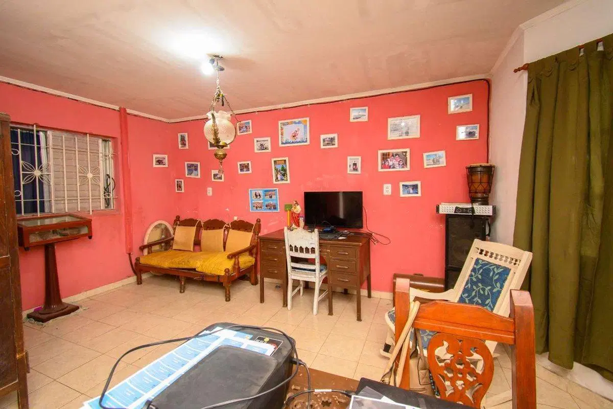 Venta- Casa 3d, cochera doble y patio -B° Favaloro 8