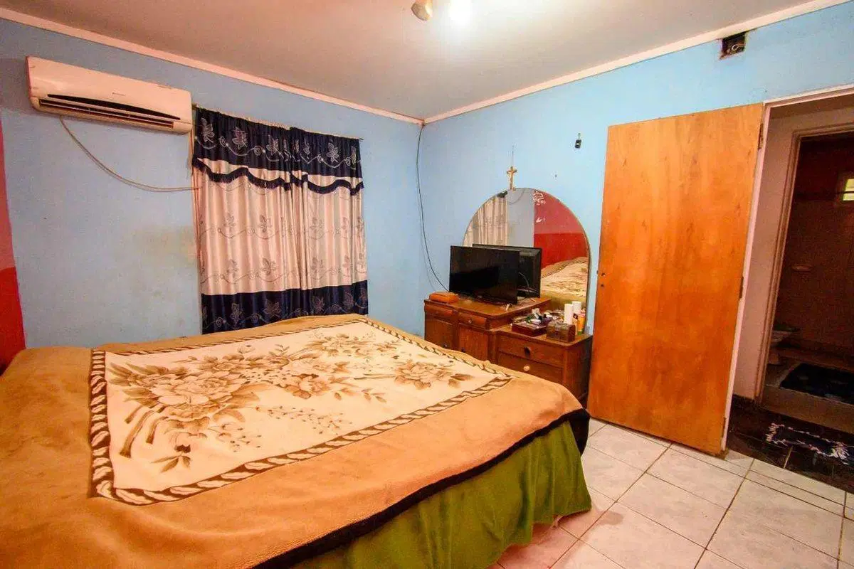 Venta- Casa 3d, cochera doble y patio -B° Favaloro 4