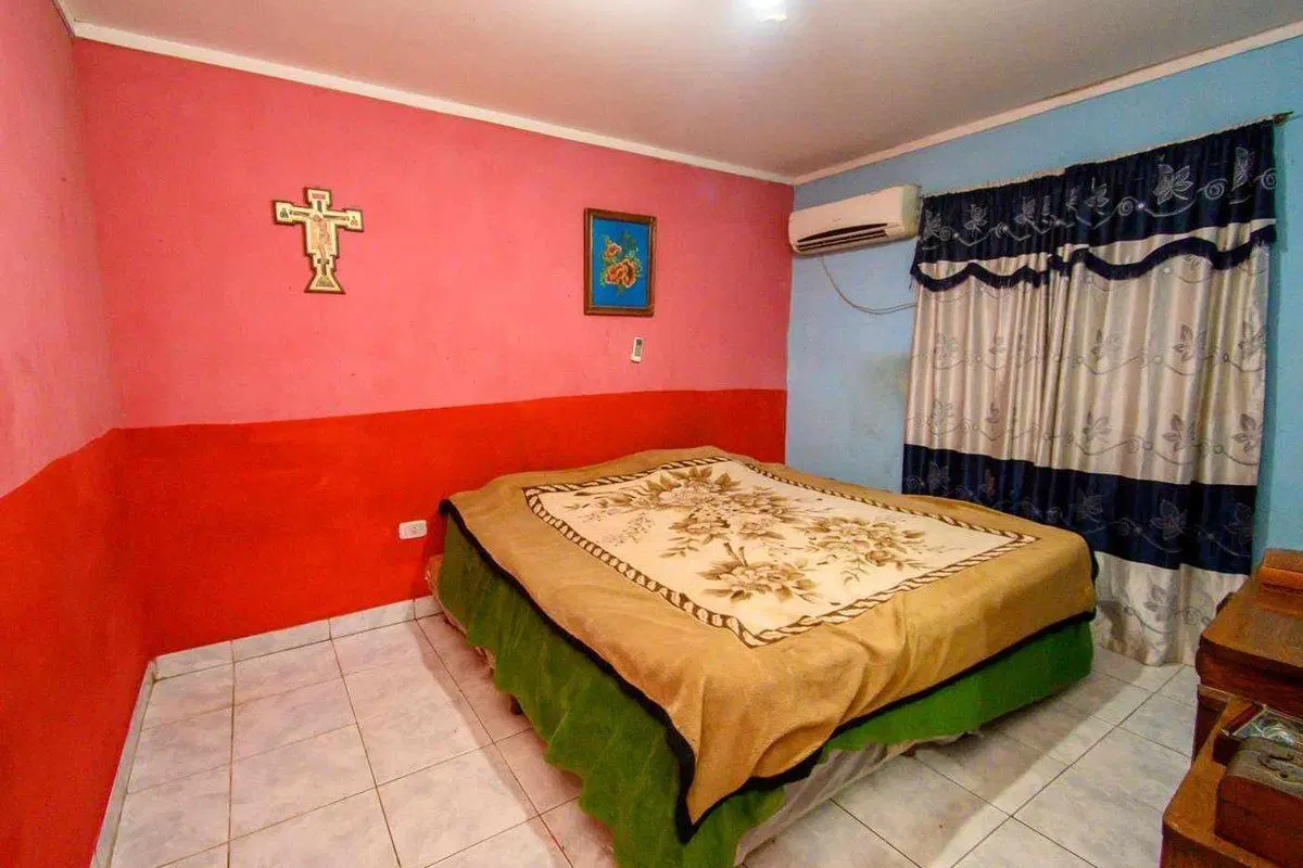 Venta- Casa 3d, cochera doble y patio -B° Favaloro 5