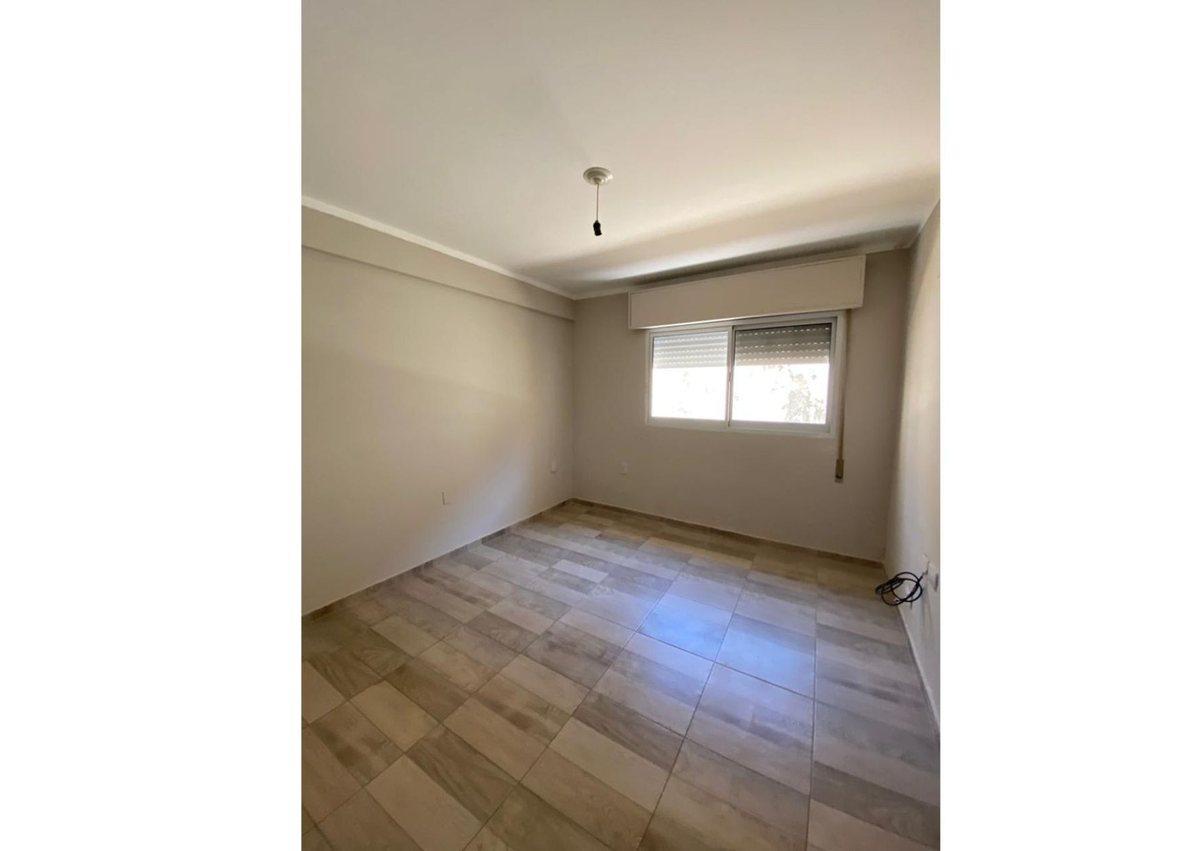 Foto de DPTO DE 4 DORM. PATIO CON ASADOR EN AV. RIVADAVIA, imagen 4