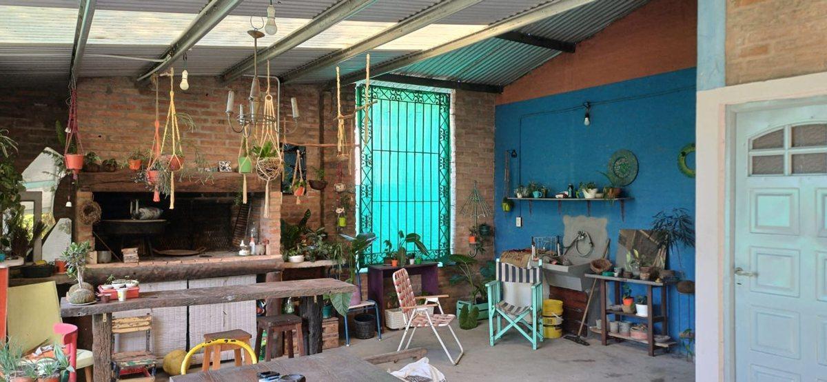 Foto de CASA CUATRO DORMITORIOS CON GRAN PATIO VERDE, imagen 2