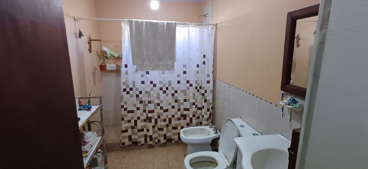 Foto de CASA CUATRO DORMITORIOS CON GRAN PATIO VERDE, imagen 5