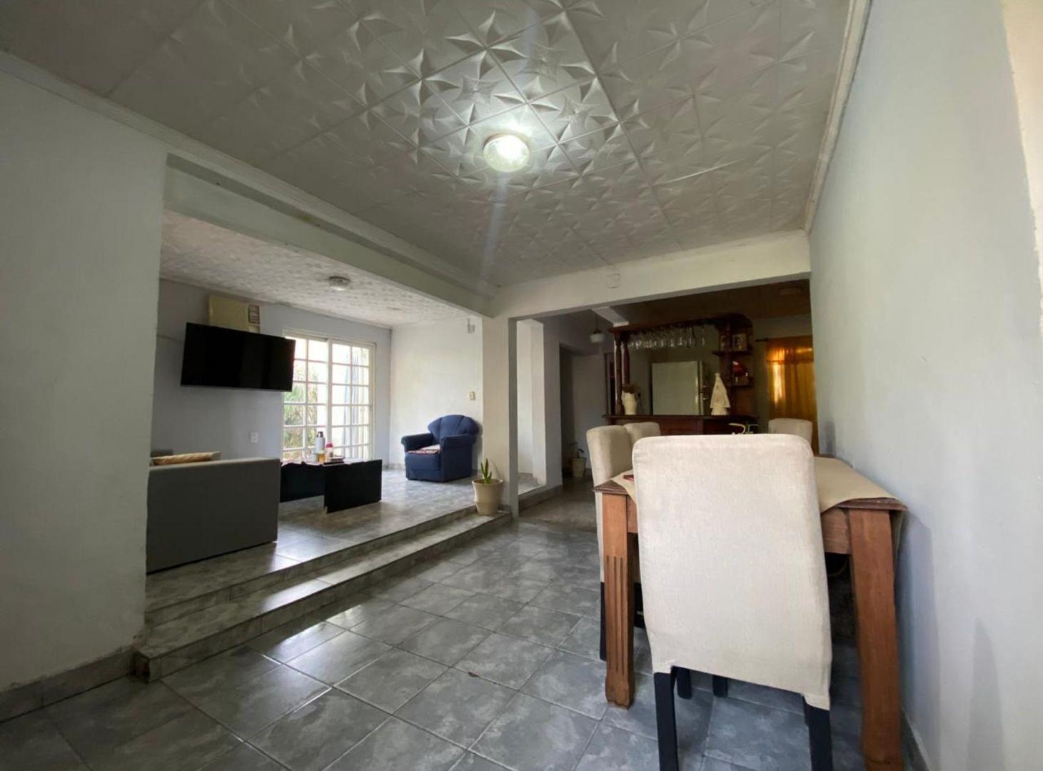 Foto de CASA EN VENTA 3 DORM. EN ZONA SUR DE SANTA FE, imagen 2