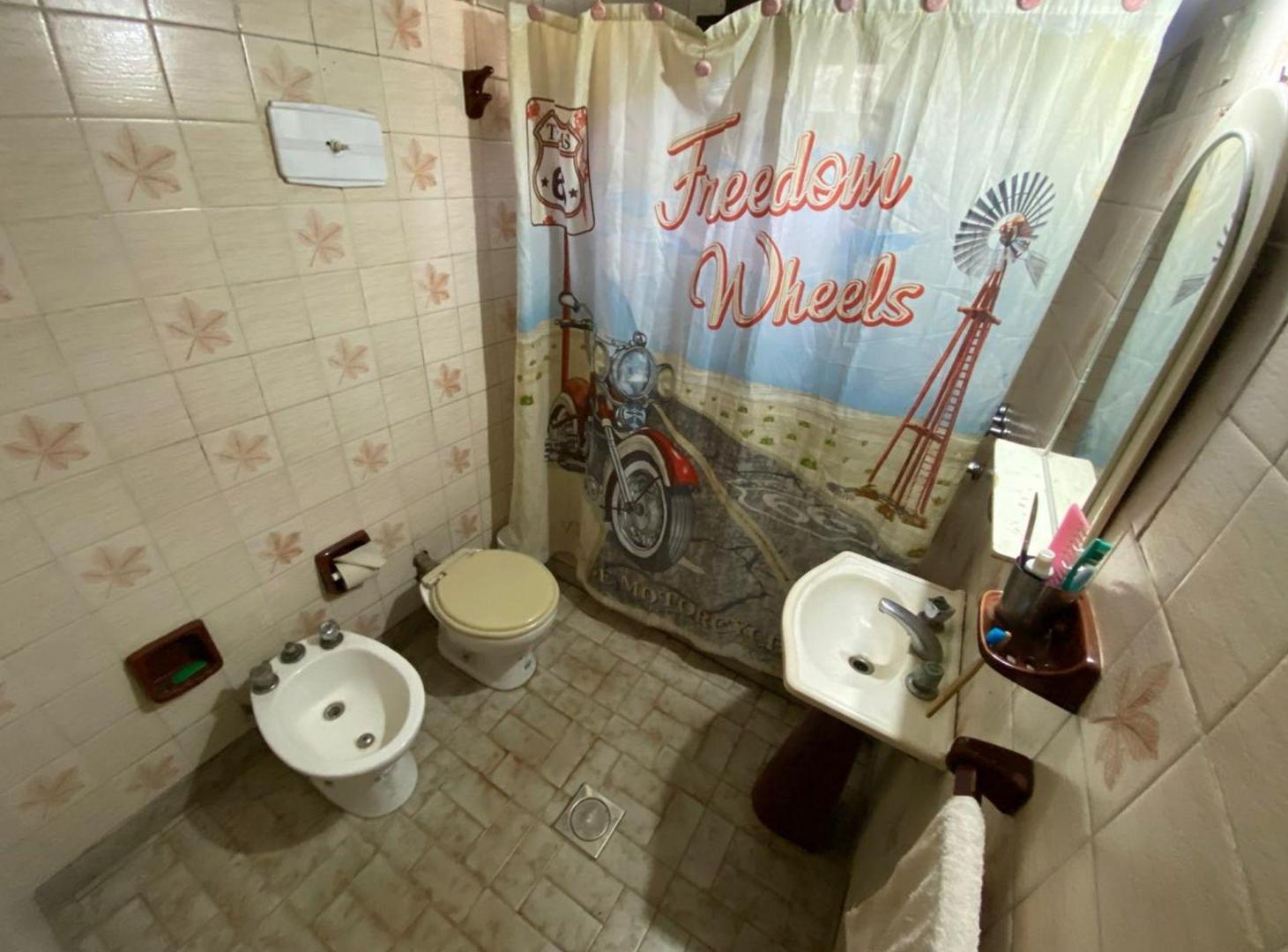 Foto de CASA EN VENTA 3 DORM. EN ZONA SUR DE SANTA FE, imagen 4