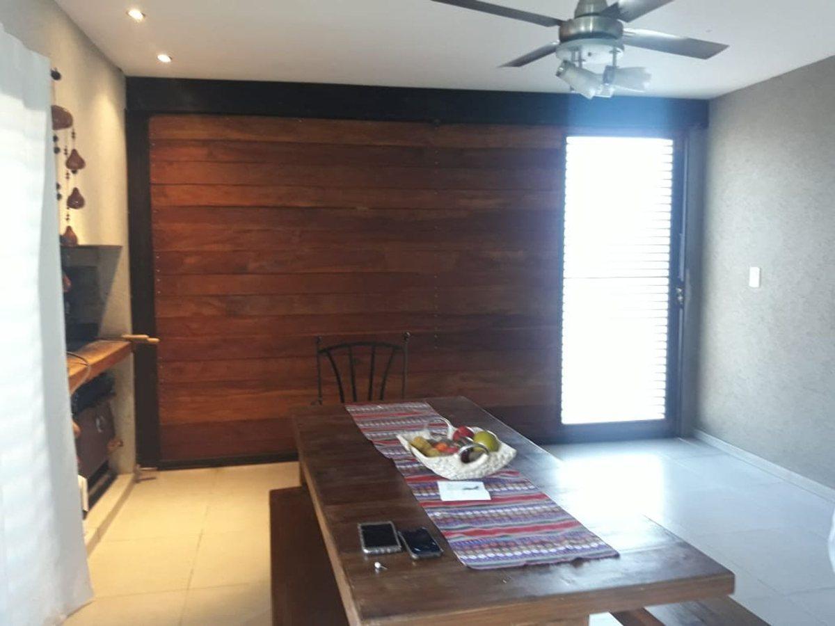Foto de CASA CON PATIO VERDE Y PISCINA,A MTRS AV GALICIA, imagen 2