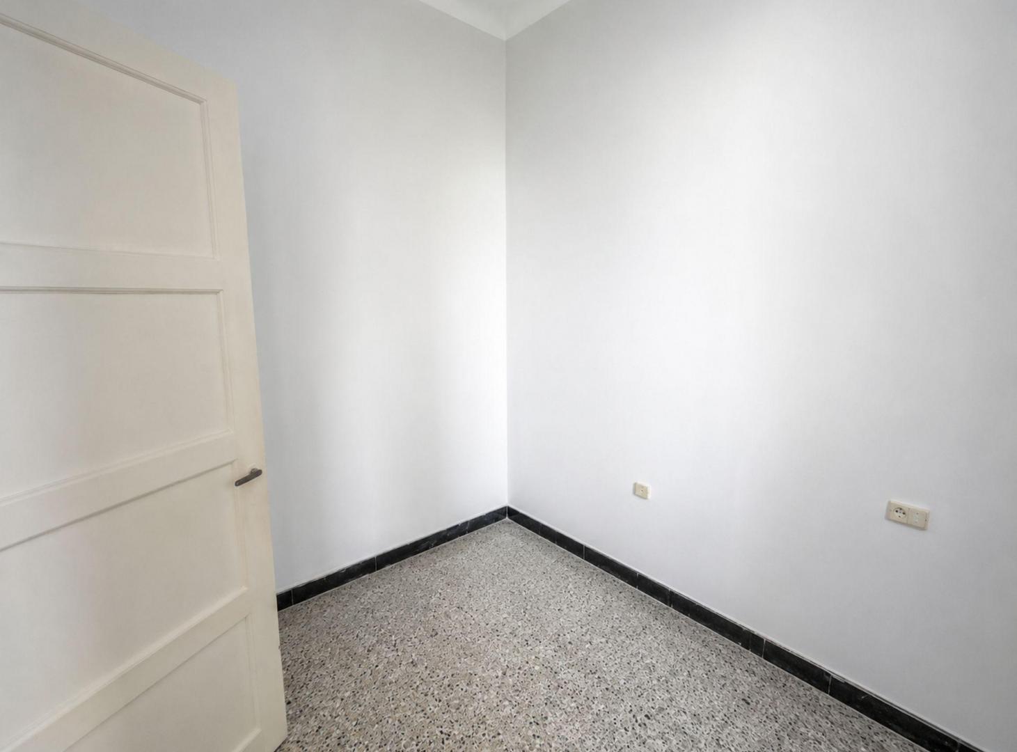 Foto de Casa al frente en venta, zona colegio Verna., imagen 2