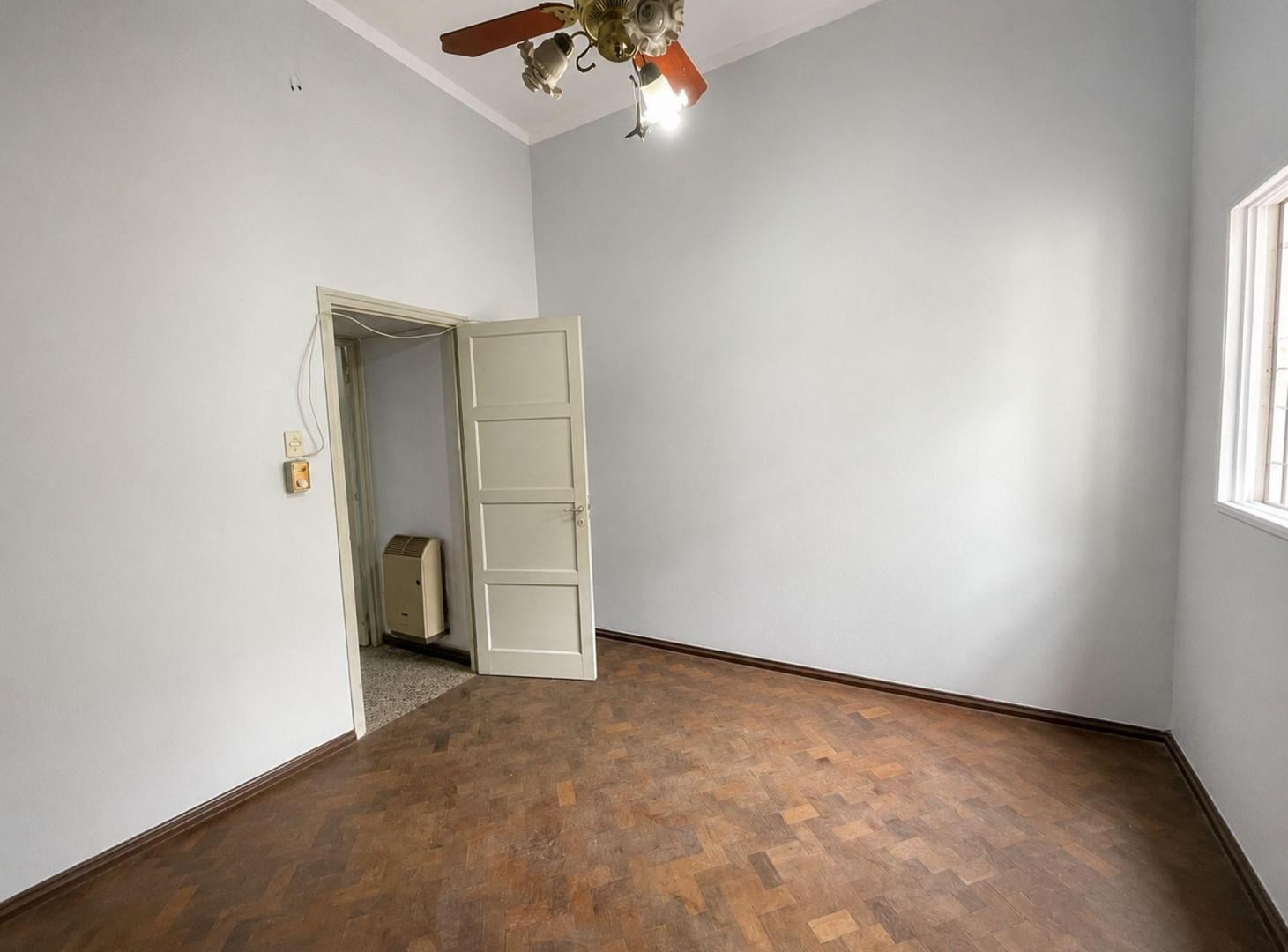 Foto de Casa al frente en venta, zona colegio Verna., imagen 1