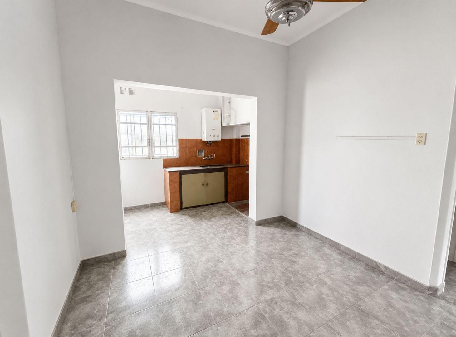 Foto de Casa al frente en venta, zona colegio Verna., imagen 3