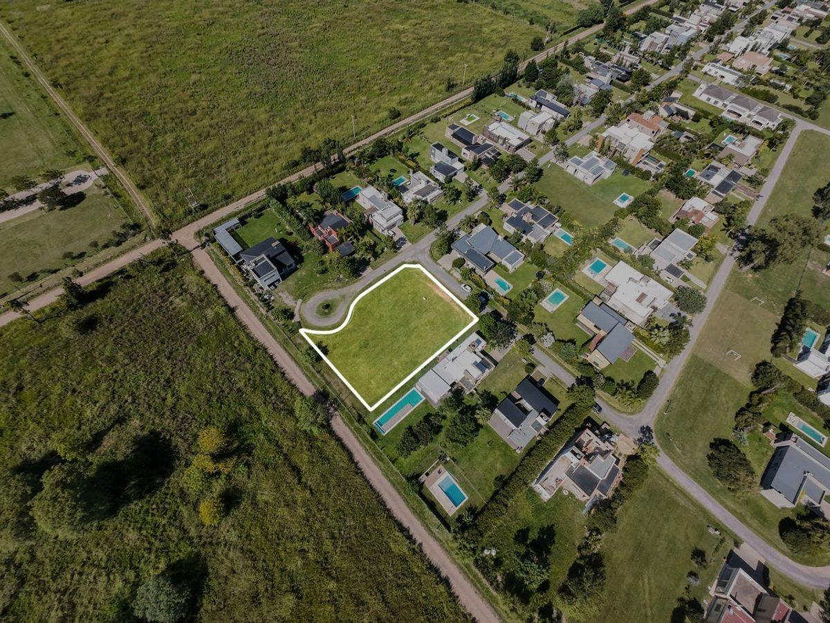 Foto de VENTA TERRENO 1500M2 - COUNTRY AIRES DEL LLANO, imagen 2
