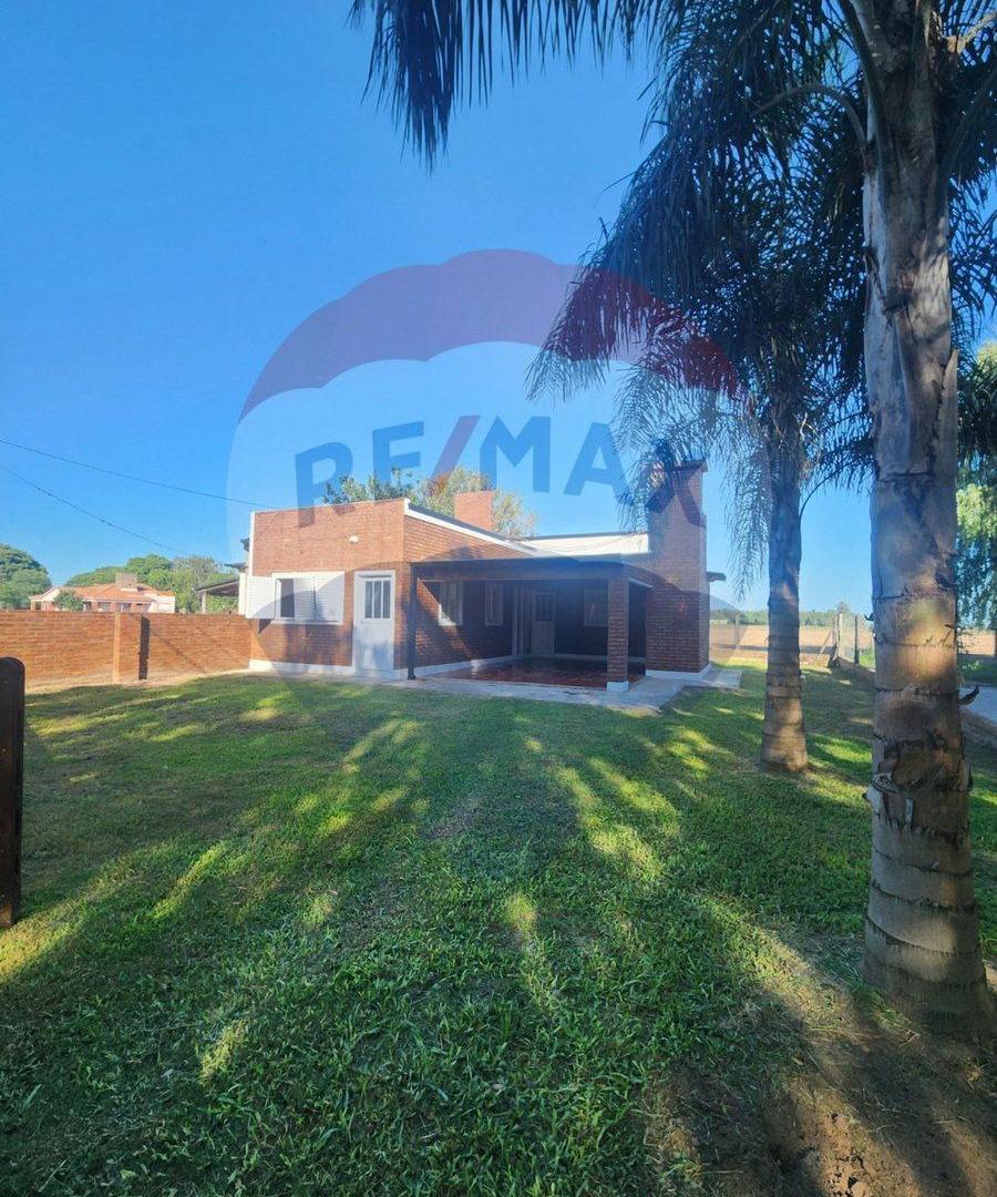 Foto de SE VENDE HERMOSA CASA APTA CREDITO EN SANTA ROSA, imagen 1