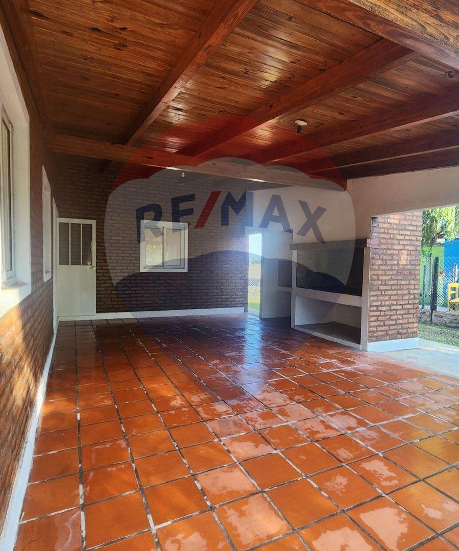 Foto de SE VENDE HERMOSA CASA APTA CREDITO EN SANTA ROSA, imagen 2