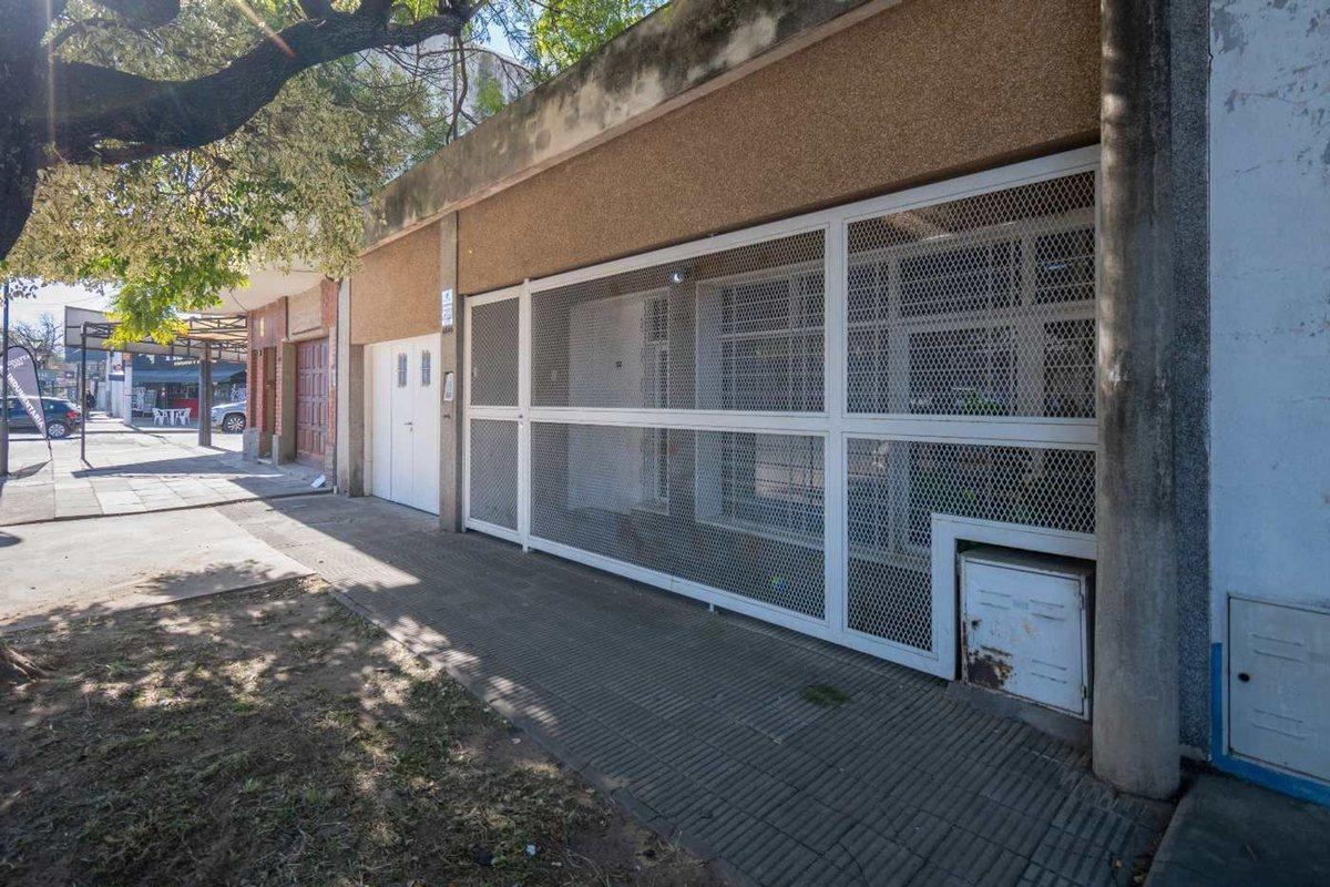 Foto de Casa en venta con gran lote sobre Av. Fcdo Zuviría, imagen 4