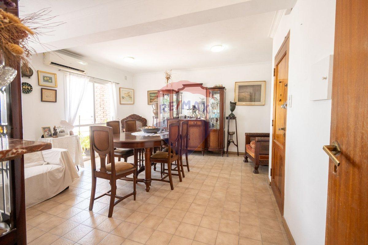 Foto de Departamento 2/3 dorm con cochera en venta, imagen 1