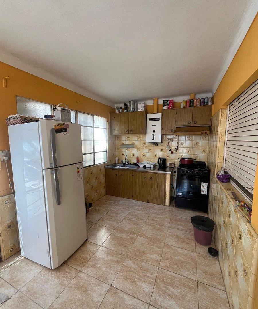 Foto de Venta casa 2 Dorm. Cochera y patio a mts de Av., imagen 3
