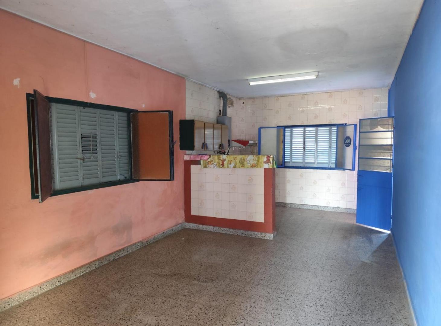 Foto de Casa 2 dor., cochera y patio, zona Facundo Zuviria, imagen 4