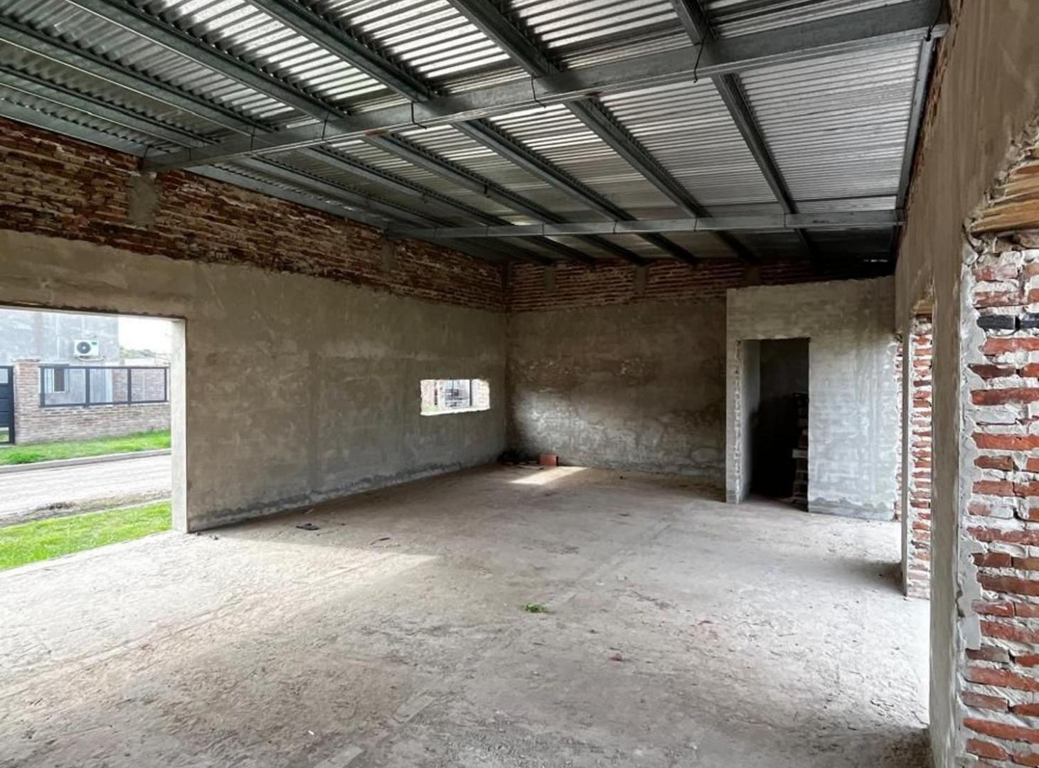 Foto de Amplio terreno con casa en construcción, imagen 3