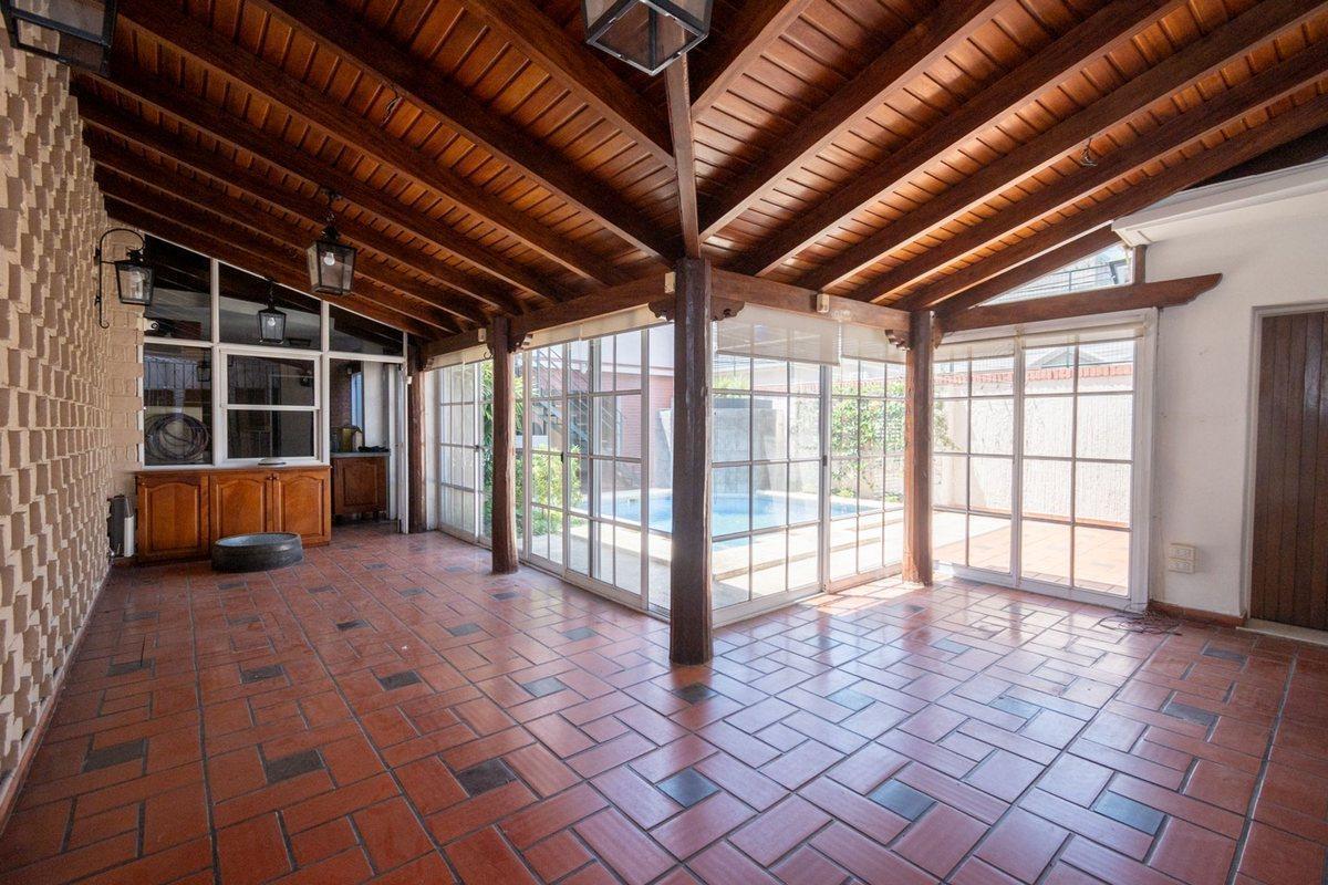 Foto de Casa de Categoría a 5 cuadras de BV Pellegrini., imagen 2