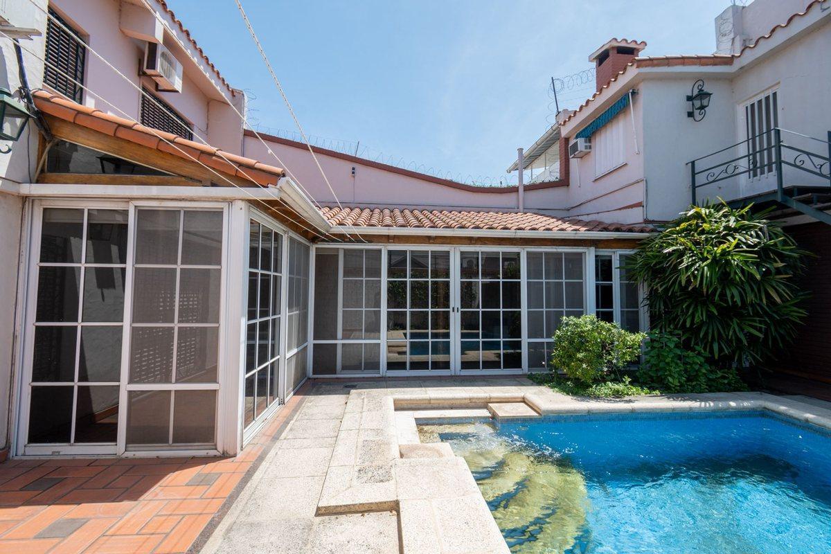 Foto de Casa de Categoría a 5 cuadras de BV Pellegrini., imagen 3