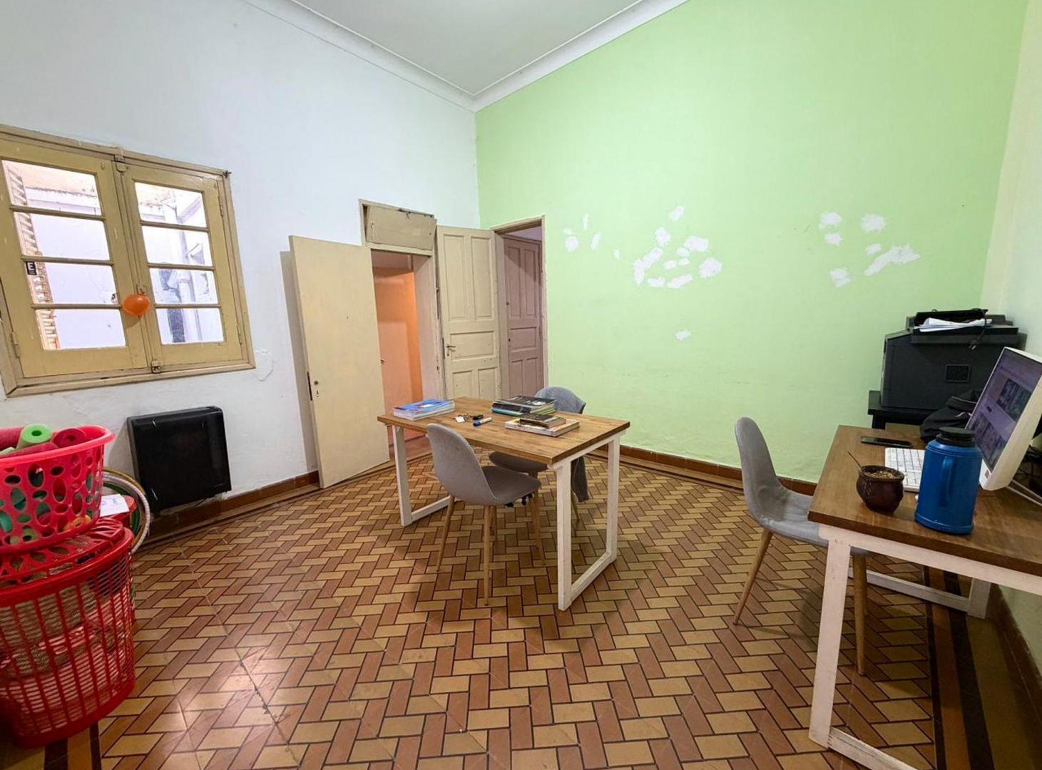 Foto de Gran casa de dos dormitorios cochera y patio, imagen 4