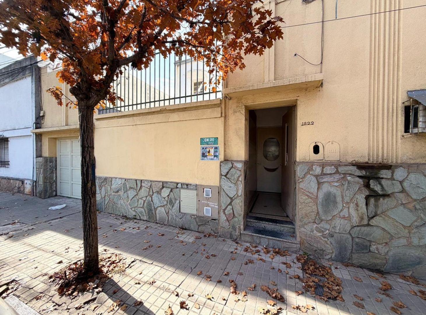 Foto de Gran casa de dos dormitorios cochera y patio, imagen 5
