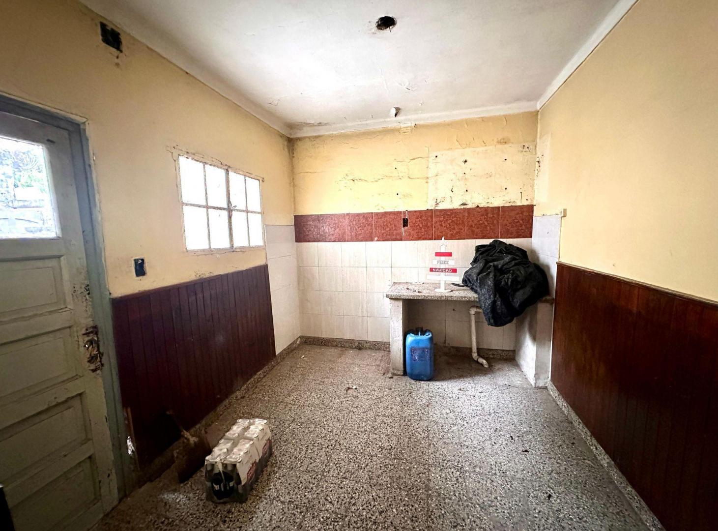 Foto de GRAN PROPIEDAD A REFACCIONAR EN MARIA SELVA, imagen 1