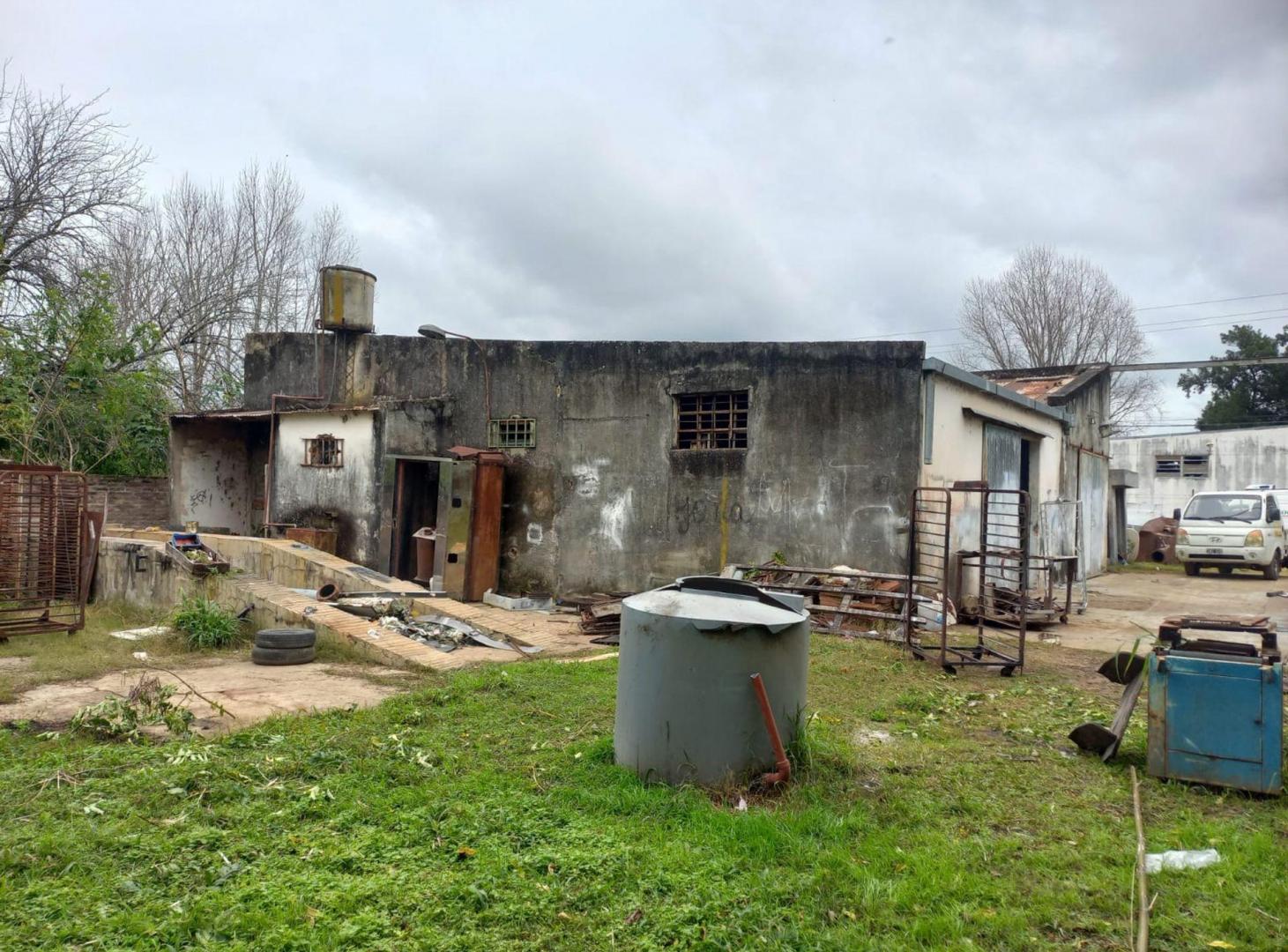 Foto de AMPLIO TERRENO EN VENTA CON CONSTRUCCION, imagen 1