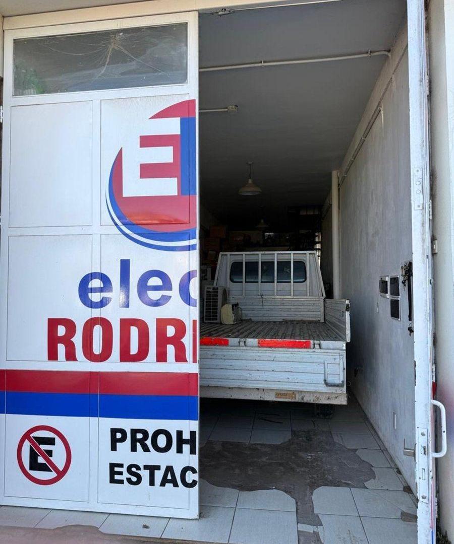 Foto de Excelente Local con Galpón y deposito, imagen 2
