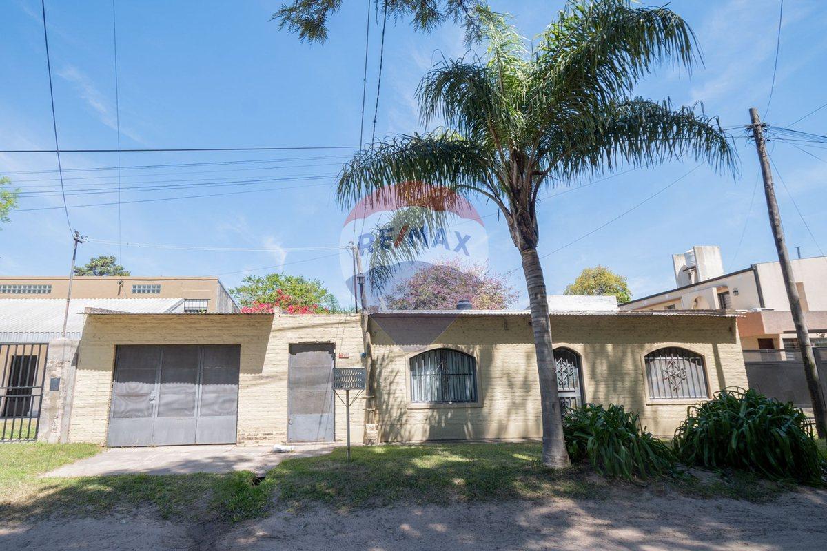 Foto de CASA CON PILETA EN VENTA A MTS. DE RUTA 1, imagen 2