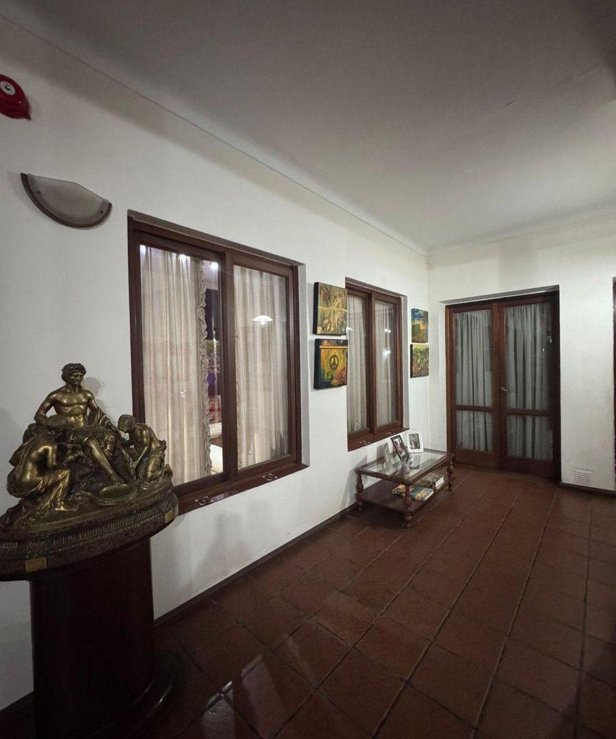 Foto de Casa de 8 ambientes, c/cochera, quincho y terraza, imagen 3