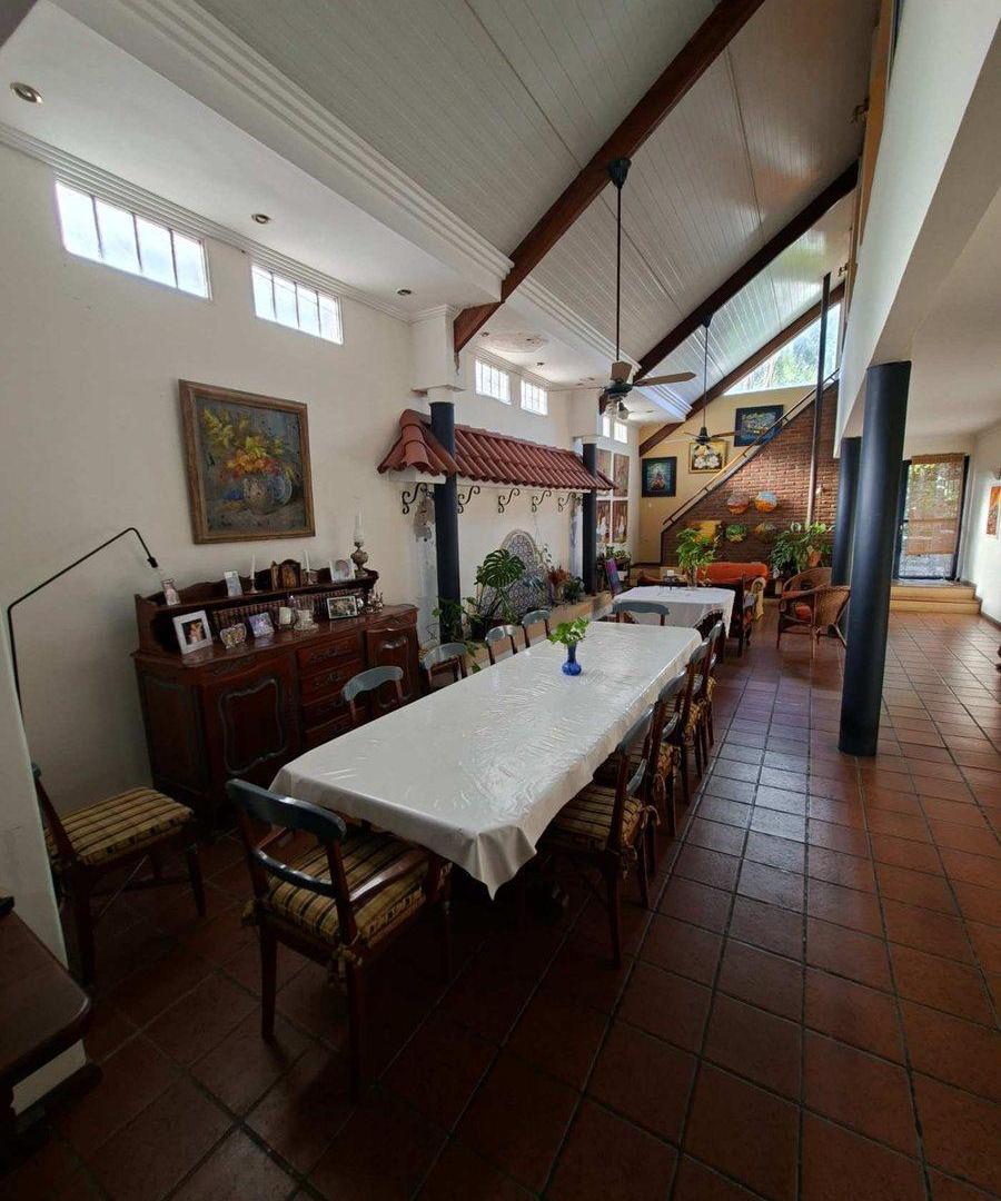 Foto de Casa de 8 ambientes, c/cochera, quincho y terraza, imagen 4